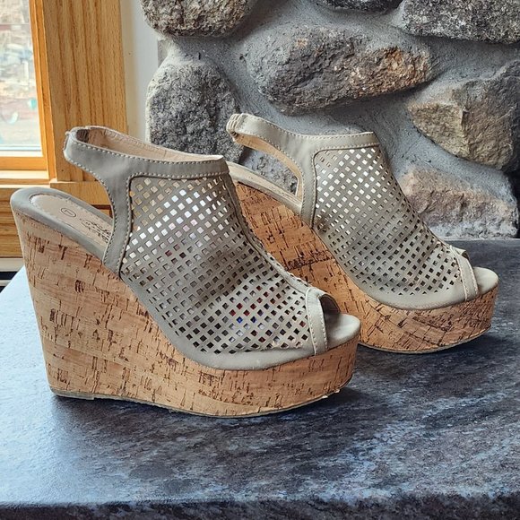 Charles Albert Beige Perforated Cork Open Toe Wedge Slingbacks Size 7 - Picture 10 of 14